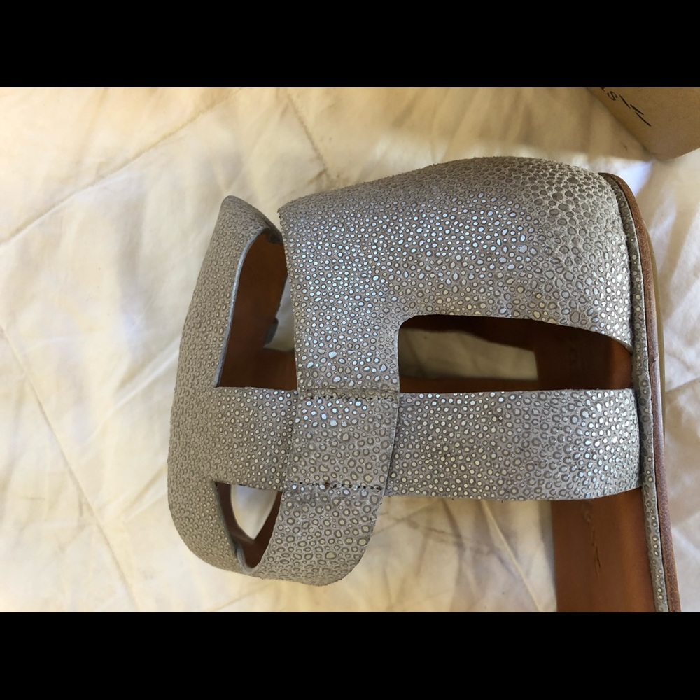 Kennith Cole/Gentle Souls sandals size 10 silver - Picture 5 of 5